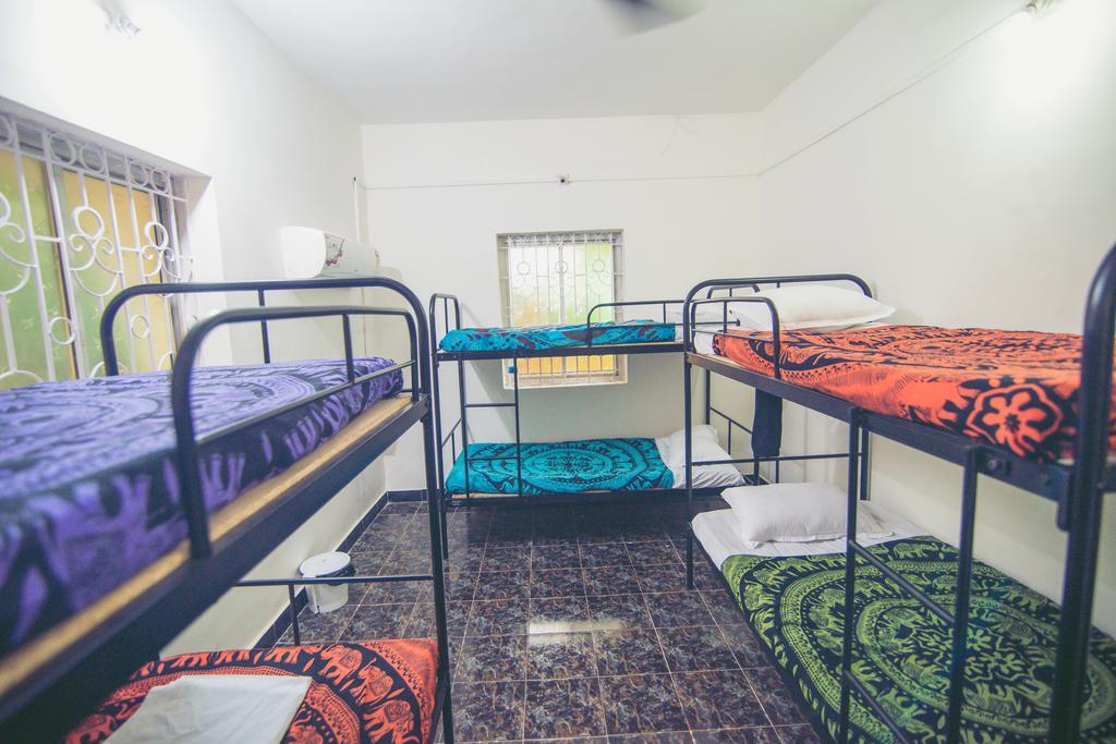Anjuna By Roadhouse Hostels Goa 床位 照片